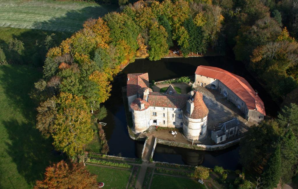 La Loge Du Chateau Saint-Dier-dʼAuvergne Kültér fotó